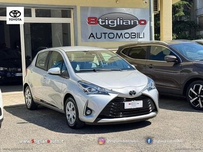 Usata Toyota Yaris Active 72 CV (52 kW) 2018 Grigio Berlina