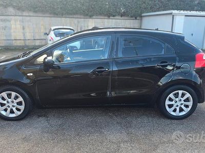 Usata Kia Rio 85 CV (62 kW) 2012 Nero Utilitaria