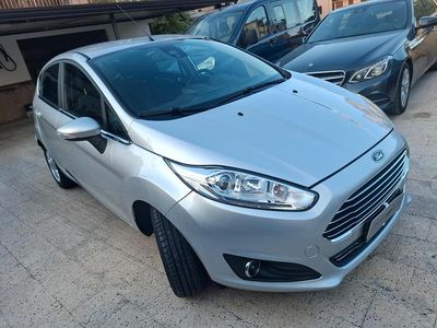 Usata Ford Fiesta 95 CV (69 kW) 2015 Grigio Berlina