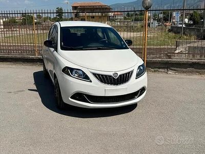 Usata Lancia Ypsilon Silver 70 CV (51 kW) 2021 Bianco Utilitaria