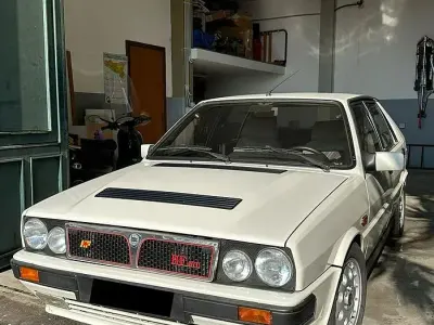 Usata Lancia 2000 166 CV (122 kW) 1987 Bianco Berlina