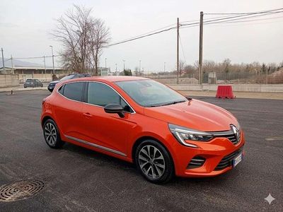 Usata Renault Clio V Intens 101 CV (74 kW) 2022 Arancione Berlina