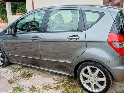 Usata Mercedes 180 Avantgarde 109 CV (80 kW) 2009 Grigio Berlina