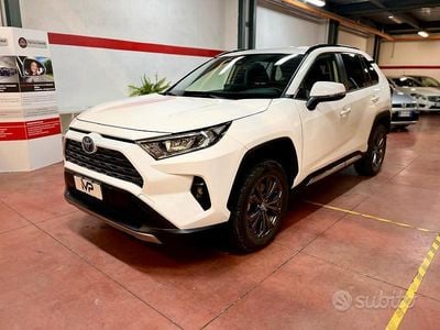 Usata Toyota RAV4 218 CV (160 kW) 2023 Bianco Berlina