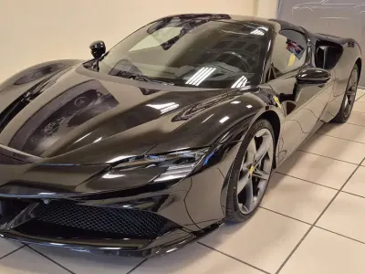 Usata Ferrari SF90 797 CV (586 kW) 2025 Nero Cabrio