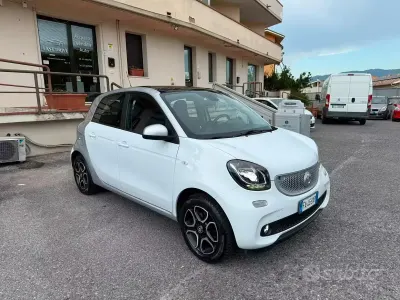 Usata Smart ForFour Passion 71 CV (52 kW) 2015 Bianco Utilitaria