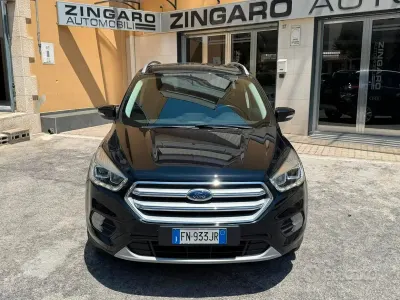 Usado Ford Kuga Titanium 120 CV (88 kW) 2018 Negro SUV