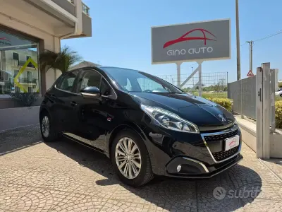 Usata Peugeot 208 Allure 83 CV (61 kW) 2019 Nero Utilitaria