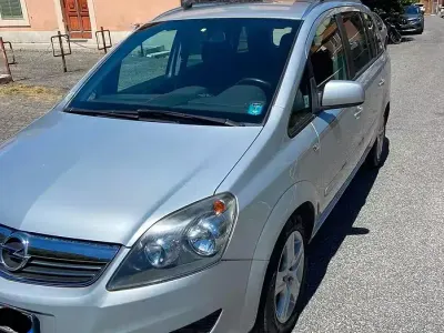 Usata Opel Zafira Cosmo 140 CV (102 kW) 2009 Grigio Monovolume