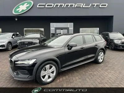 Usata Volvo V60 CC Core 197 CV (144 kW) 2023 Nero Station wagon