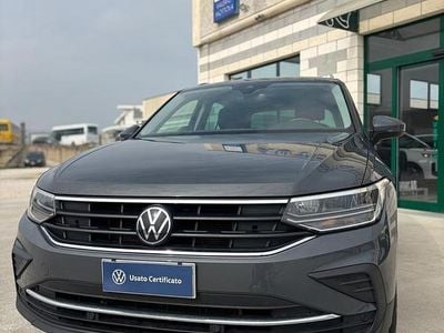 Usata VW Tiguan Life 122 CV (89 kW) 2022 Grigio SUV