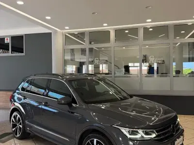 Usata VW Tiguan R-line 200 CV (147 kW) 2023 Grigio SUV