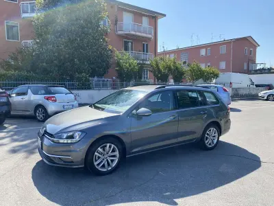 Usata VW Golf VII Trendline 110 CV (80 kW) 2017 Grigio Station wagon