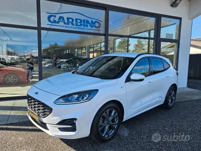 Begagnad Ford Kuga ST-Line 120 HK (88 kW) 2022 Vit SUV