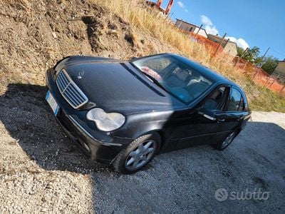 Usata Mercedes C220 143 CV (105 kW) 2000 Nero Berlina