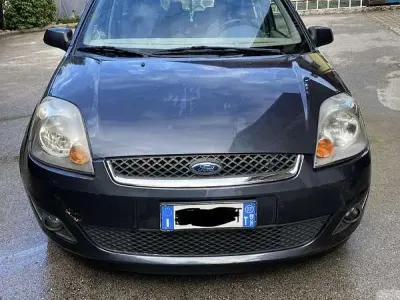 Usata Ford Fiesta Ghia 68 CV (50 kW) 2007 Blu Utilitaria