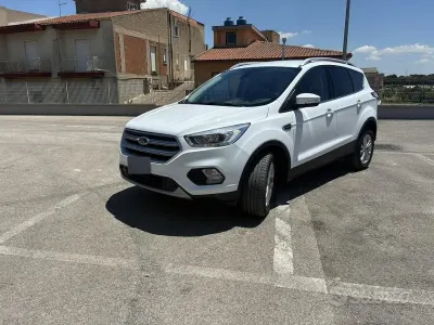 Usata Ford Kuga 120 CV (88 kW) 2017 Bianco SUV
