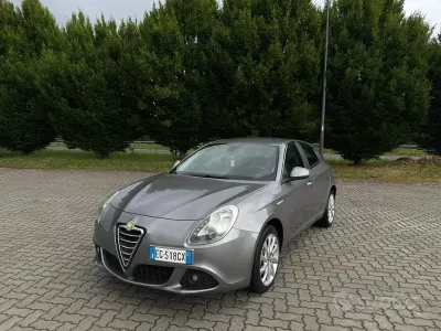 Usata Alfa Romeo Giulietta Distinctive 105 CV (77 kW) 2011 Grigio Utilitaria
