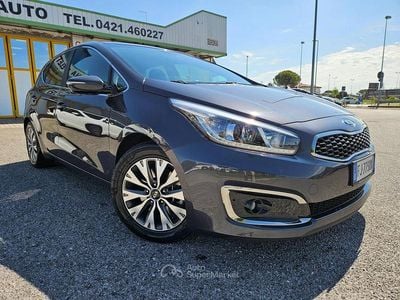 Begagnad Kia Ceed Style 110 HK (80 kW) 2017 Grå Halvkombi