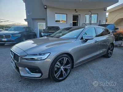 Usata Volvo V60 Inscription 190 CV (139 kW) 2019 Giallo Station wagon