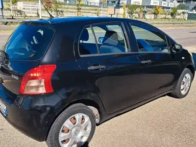 Usata Toyota Yaris 69 CV (50 kW) 2008 Nero Utilitaria
