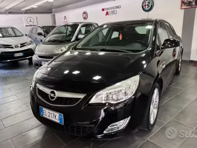 Usata Opel Astra S 95 CV (69 kW) 2011 Nero Station wagon