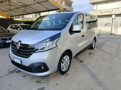 Usata Renault Trafic Privilege 125 CV (91 kW) 2016 Argento Monovolume