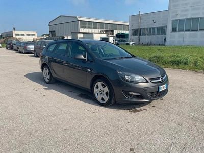 Usata Opel Astra 140 CV (102 kW) 2015 Grigio Station wagon