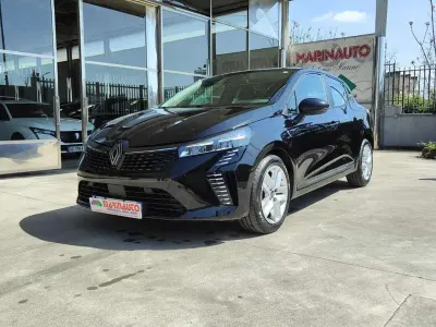 Käytetty Renault Clio V Evolution 90 HP (66 kW) 2024 Musta Sedan