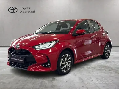 Usata Toyota Yaris Hybrid Trend 92 CV (67 kW) 2023 Rosso Berlina