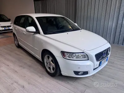 Usata Volvo V50 114 CV (83 kW) 2012 Bianco Station wagon
