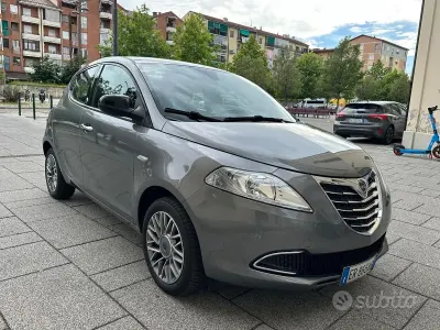 Usata Lancia Ypsilon Platinum 69 CV (50 kW) 2013 Grigio Utilitaria