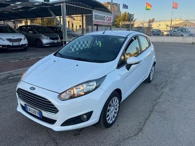Begagnad Ford Fiesta Titanium 96 HK (70 kW) 2014 Vit Halvkombi