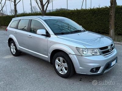 Usata Fiat Freemont 170 CV (125 kW) 2012 Grigio SUV