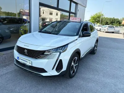 Usata Peugeot 3008 Allure 131 CV (96 kW) 2022 Bianco SUV