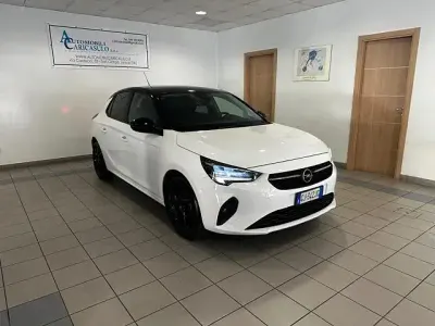 Usata Opel Corsa Design & Tech 101 CV (74 kW) 2022 Bianco metallizzato Utilitaria