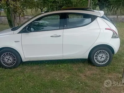 Usata Lancia Ypsilon 69 CV (50 kW) 2011 Bianco Utilitaria