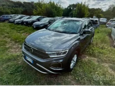 Usata VW T-Roc Life 150 CV (110 kW) 2023 Grigio SUV