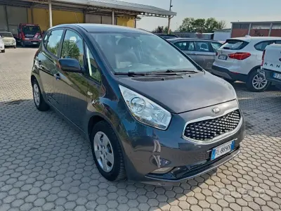 Usata Kia Venga 90 CV (66 kW) 2017 Grigio Utilitaria
