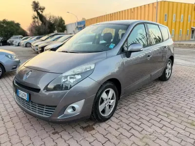 Usata Renault Scénic III Dynamique 110 CV (80 kW) 2010 Grigio Monovolume