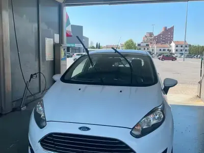 Usata Ford Fiesta 80 CV (58 kW) 2013 Bianco Berlina