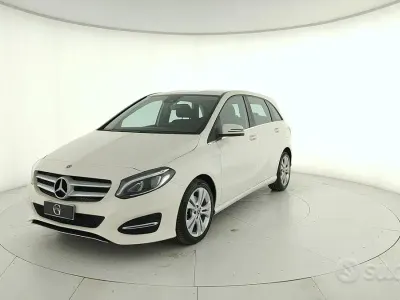 Usata Mercedes B200 135 CV (99 kW) 2019 Bianco Monovolume