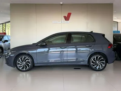 Usata VW Golf VIII Life 110 CV (80 kW) 2023 Grigio scuro Berlina