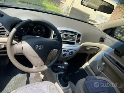Usata Hyundai Accent 97 CV (71 kW) 2007 Bluazzurro Berlina