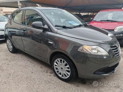 Usata Lancia Ypsilon 69 CV (50 kW) 2014 Grigio Utilitaria