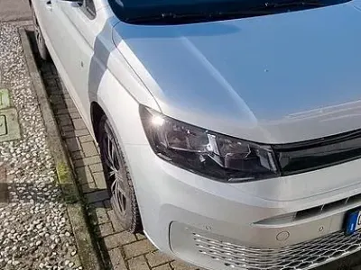 Usata VW Caddy Style 114 CV (83 kW) 2022 Grigio Monovolume