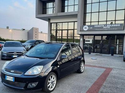 Second-hand Ford Fiesta Ghia 68 CP (50 kW) 2007 Negru Hatchback