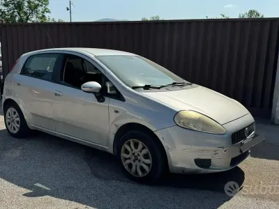 Usata Fiat Grande Punto Active 75 CV (55 kW) 2008 Grigio Utilitaria