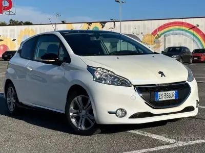 Usata Peugeot 208 82 CV (60 kW) 2013 Bianco Utilitaria