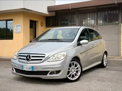 Usata Mercedes B180 109 CV (80 kW) 2008 Grigio Monovolume